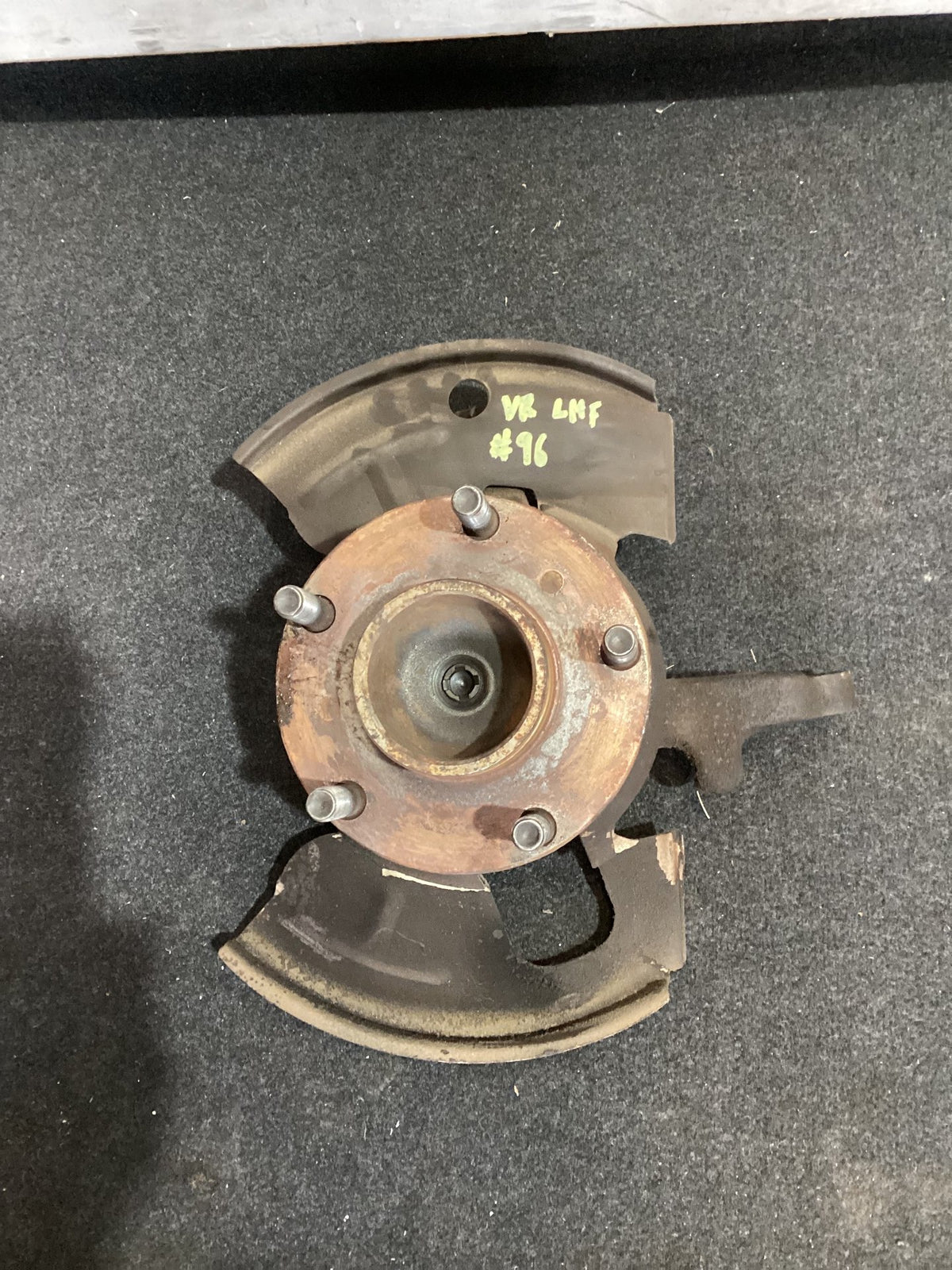 1994 Holden Commodore VR 6H8VRK19HSL781543 Left Front Hub Assembly