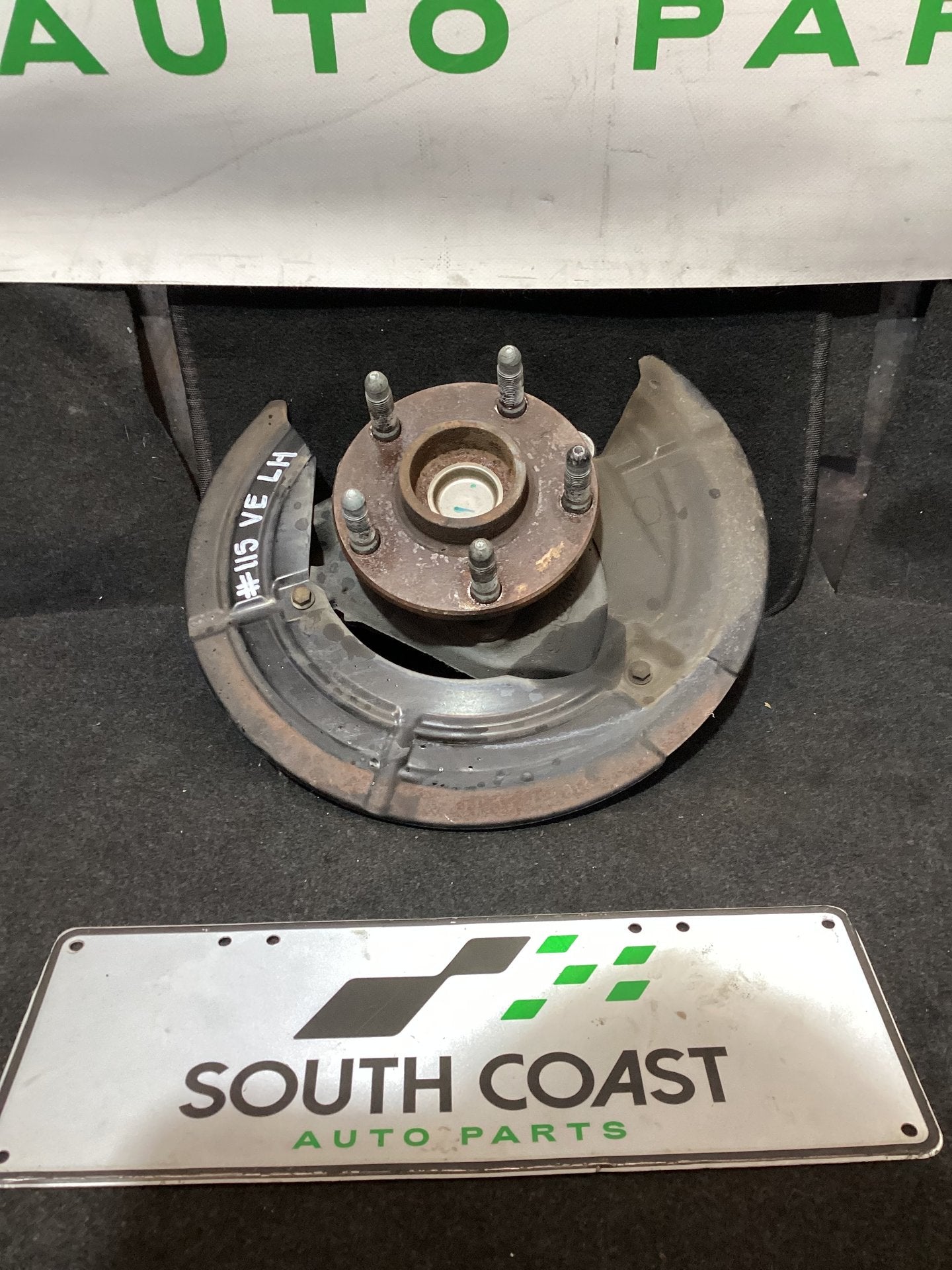 Holden Calais VE 6G1EX55768L940846 Left Front Hub Assembly