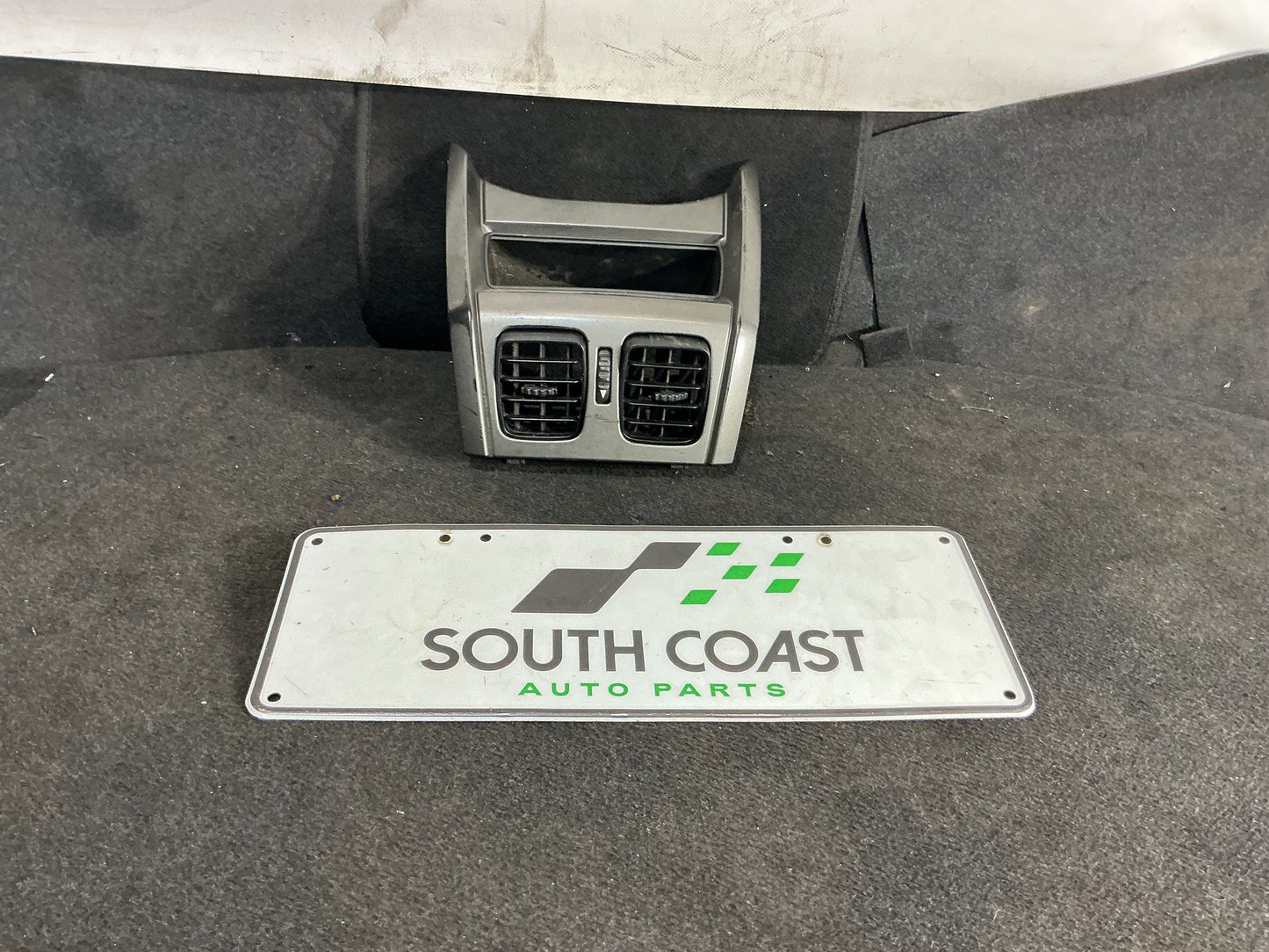 2005 Holden Commodore VZ  Rear Console