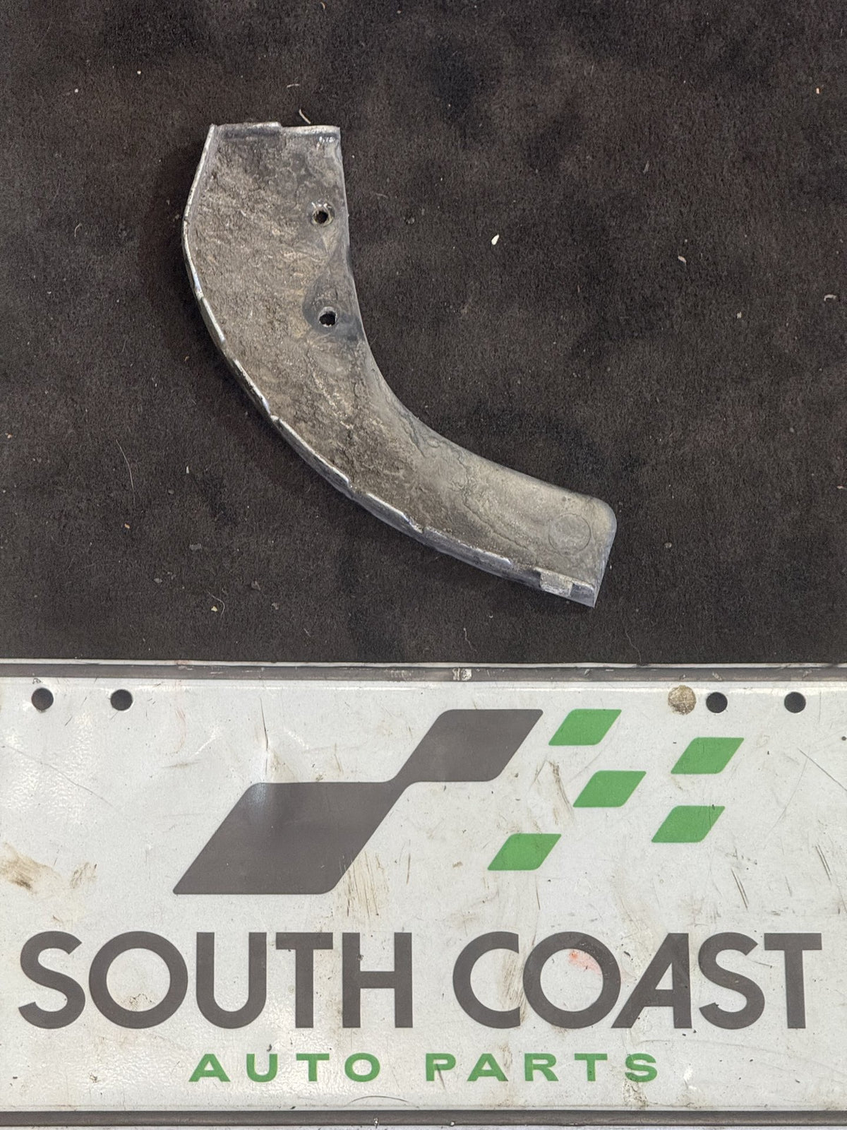 2005-2006 Holden Commodore VZ Left Side Skirt End Cap 92083978
