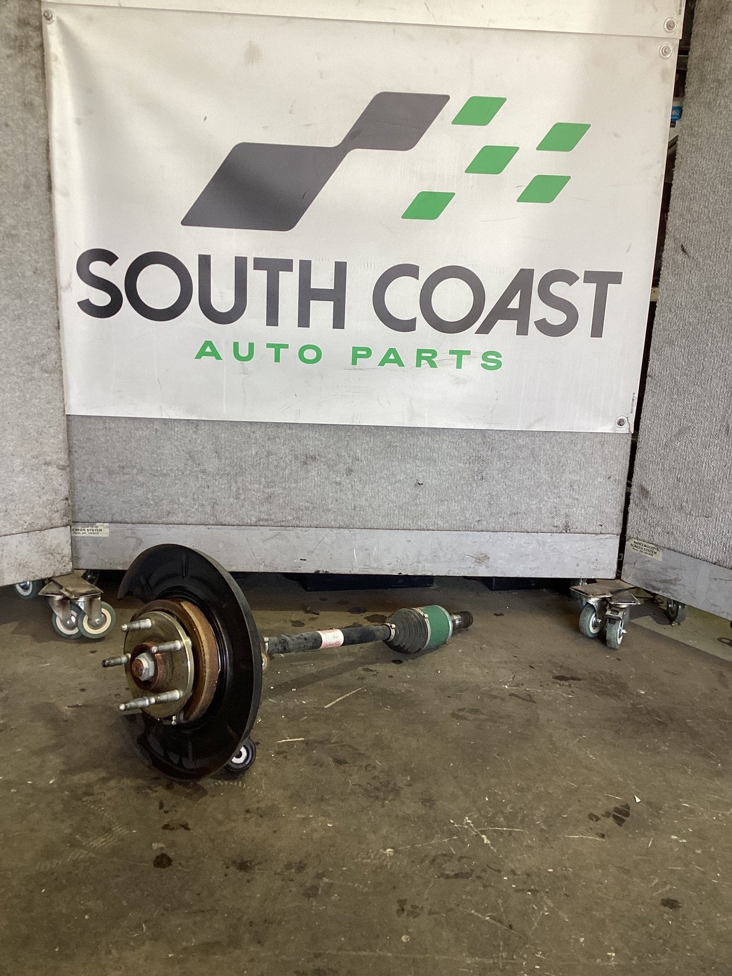 Holden Commodore VE  Right Rear Hub Assembly 92238512