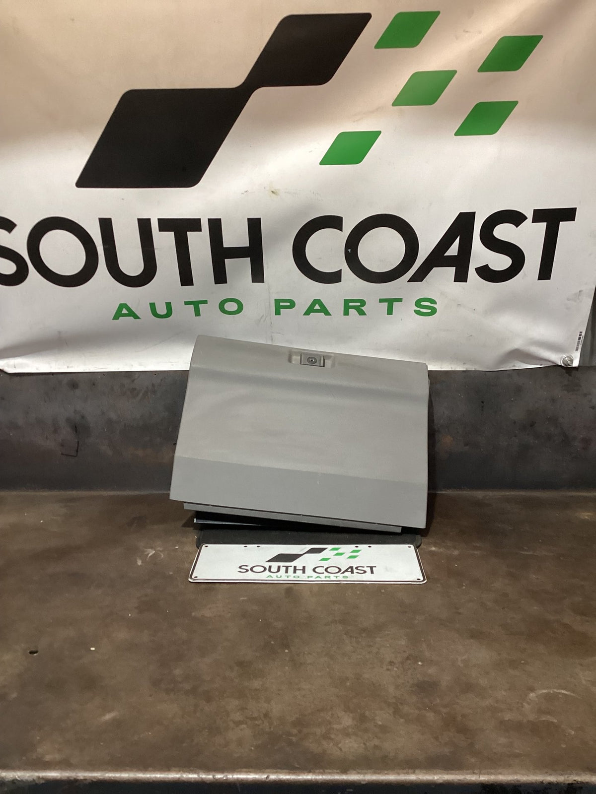1994 Holden Commodore VR Glove Box 92041164
