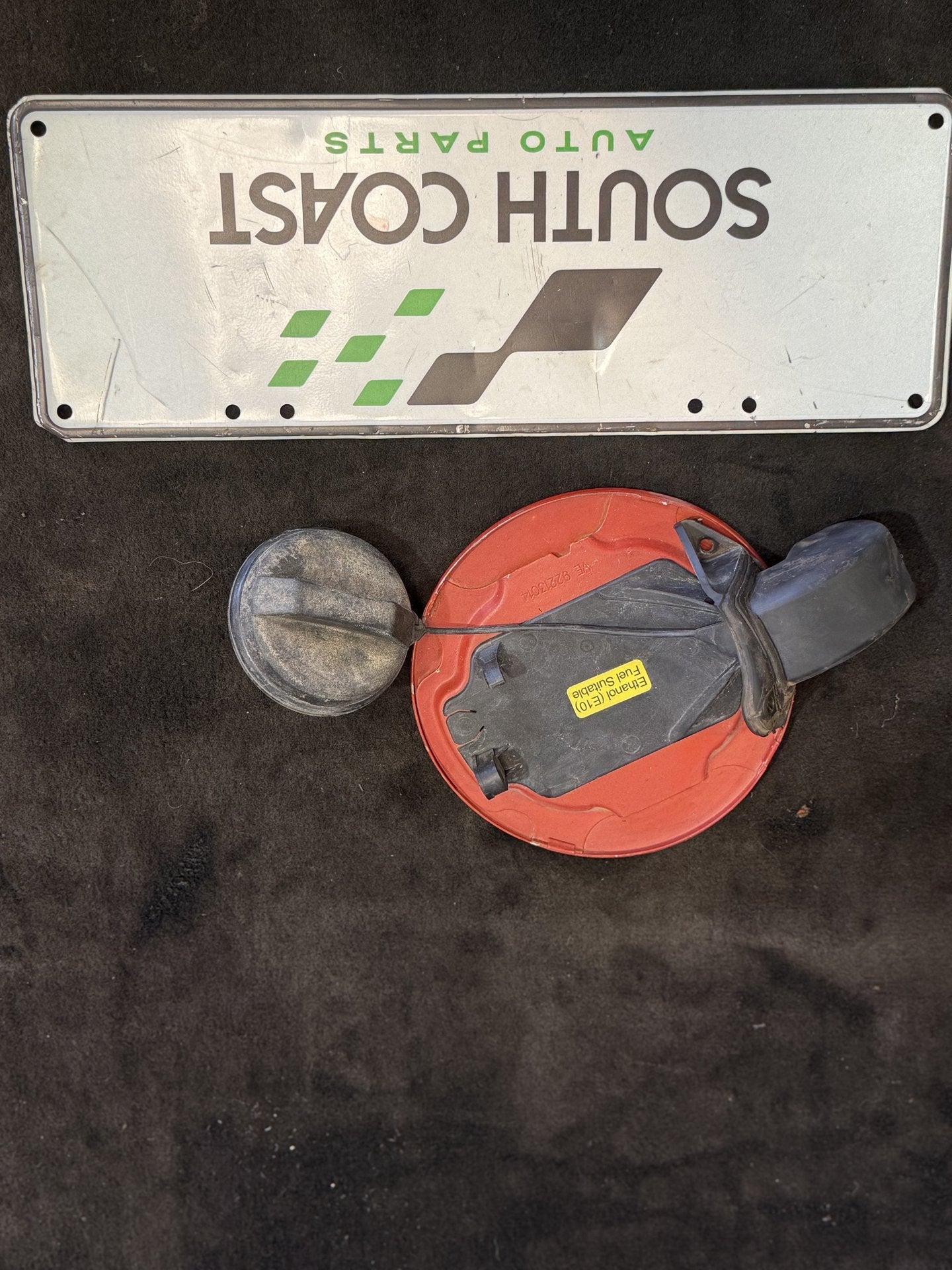 2006 - 2010 Holden Commodore VE  Fuel Filler Door 92213014