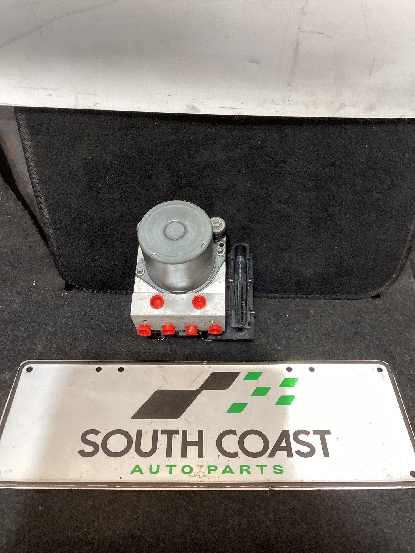 Holden Calais VE 6G1EX55768L940846 ABS Brake Module 92198709