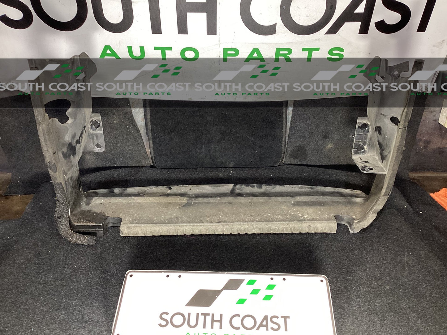 Holden Calais VE 6G1EX55768L940846 Air Dam