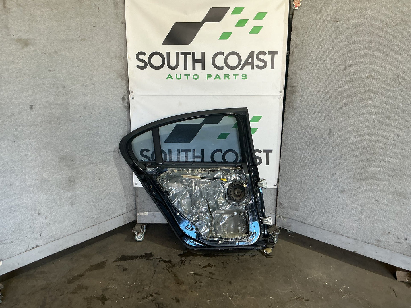 2007 Holden Calais VE 6G1EX55768L940846 Left Rear Door