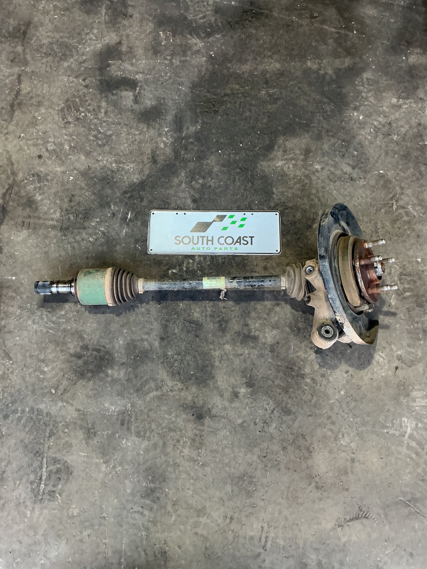 Holden Commodore VE  Left Rear Drive Shaft and Hub 92191886