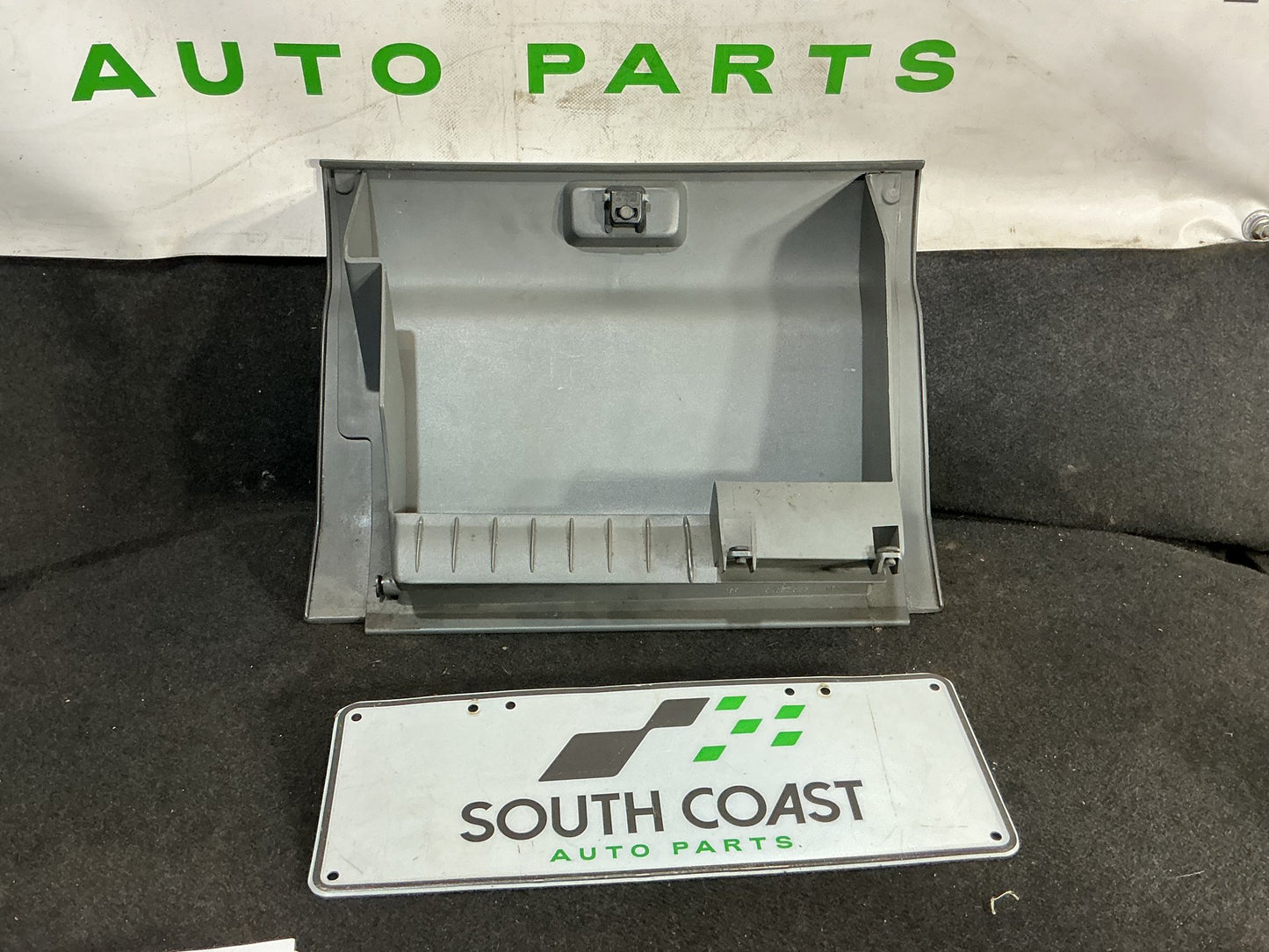 1990 Holden Statesman VQ 6H8VSY19UML459969 Glove Box Lid 92030935