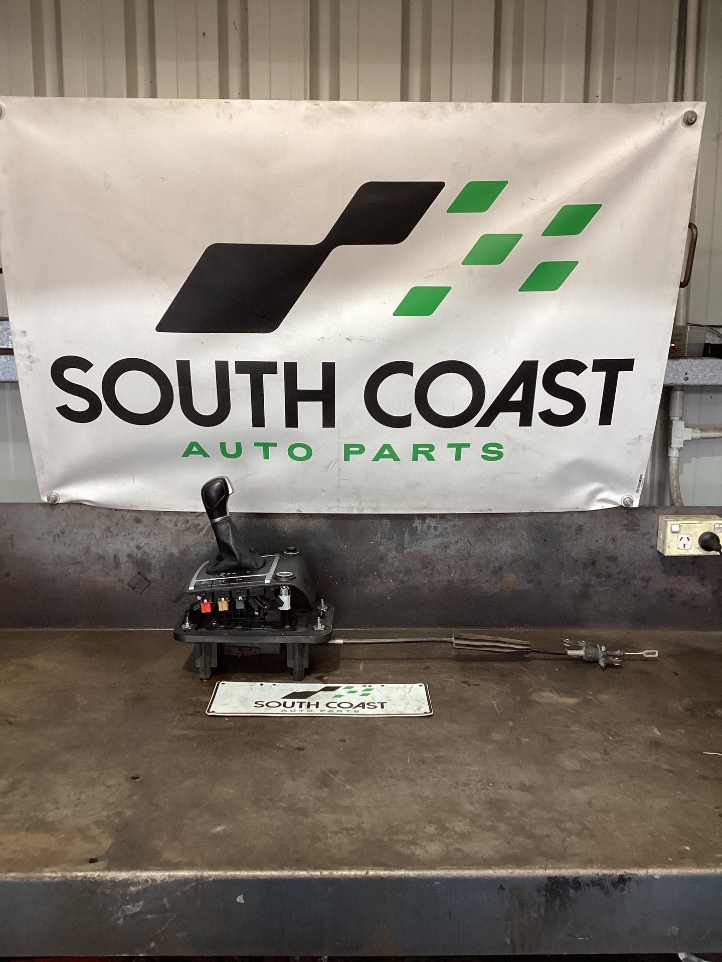 2018 Volkswagen Amarok Automatic Shifter Assembly 2H1713025E