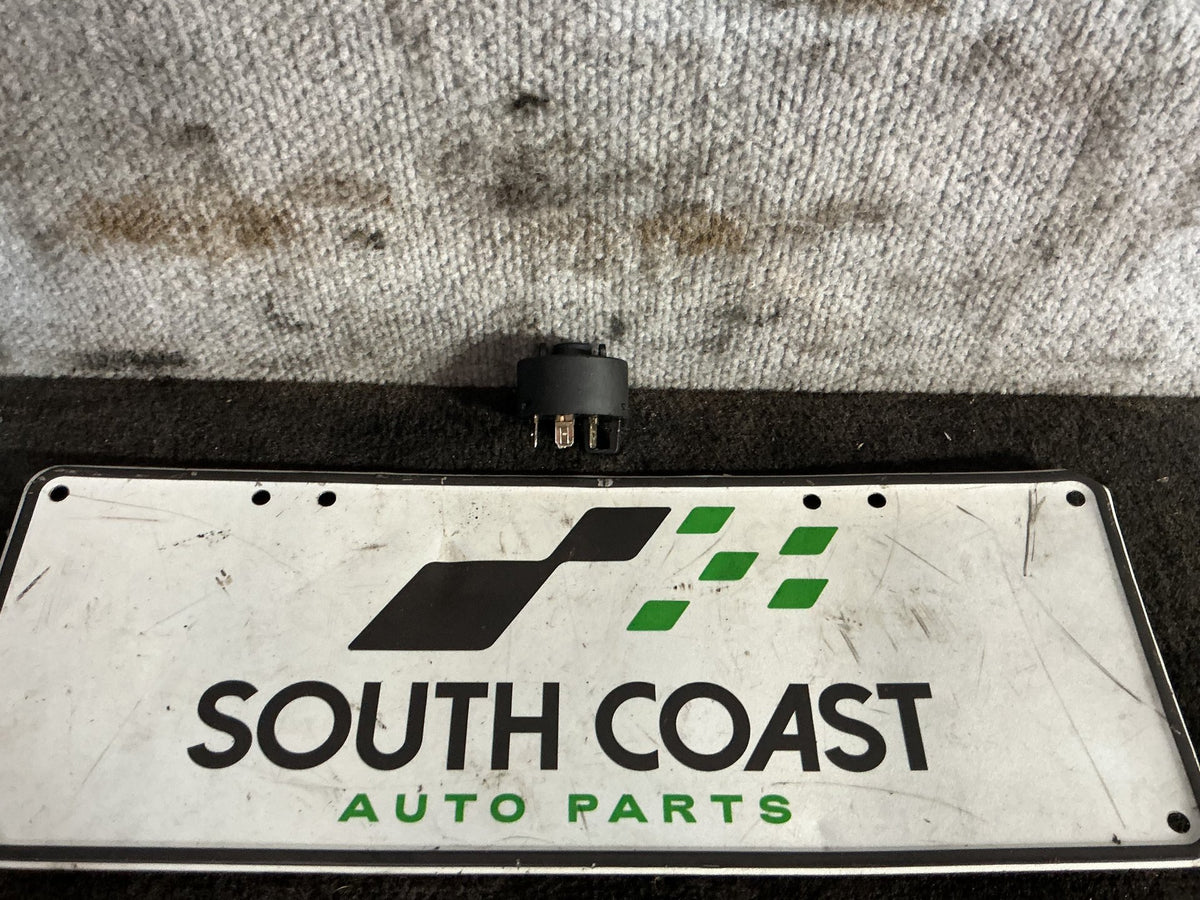 1994 Holden Commodore VR 6H8VRK19HSL781543 Ignition Switch 92049906