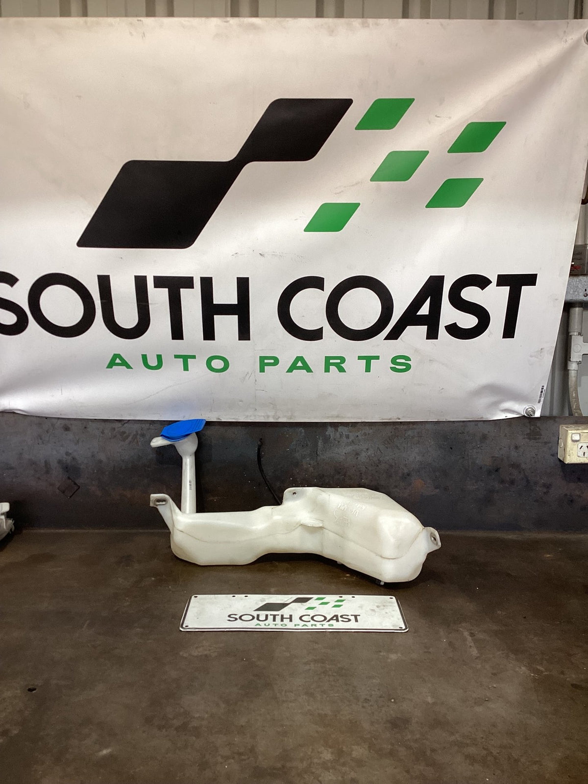 2018 Volkswagen Amarok Washer Bottle 2H0955453
