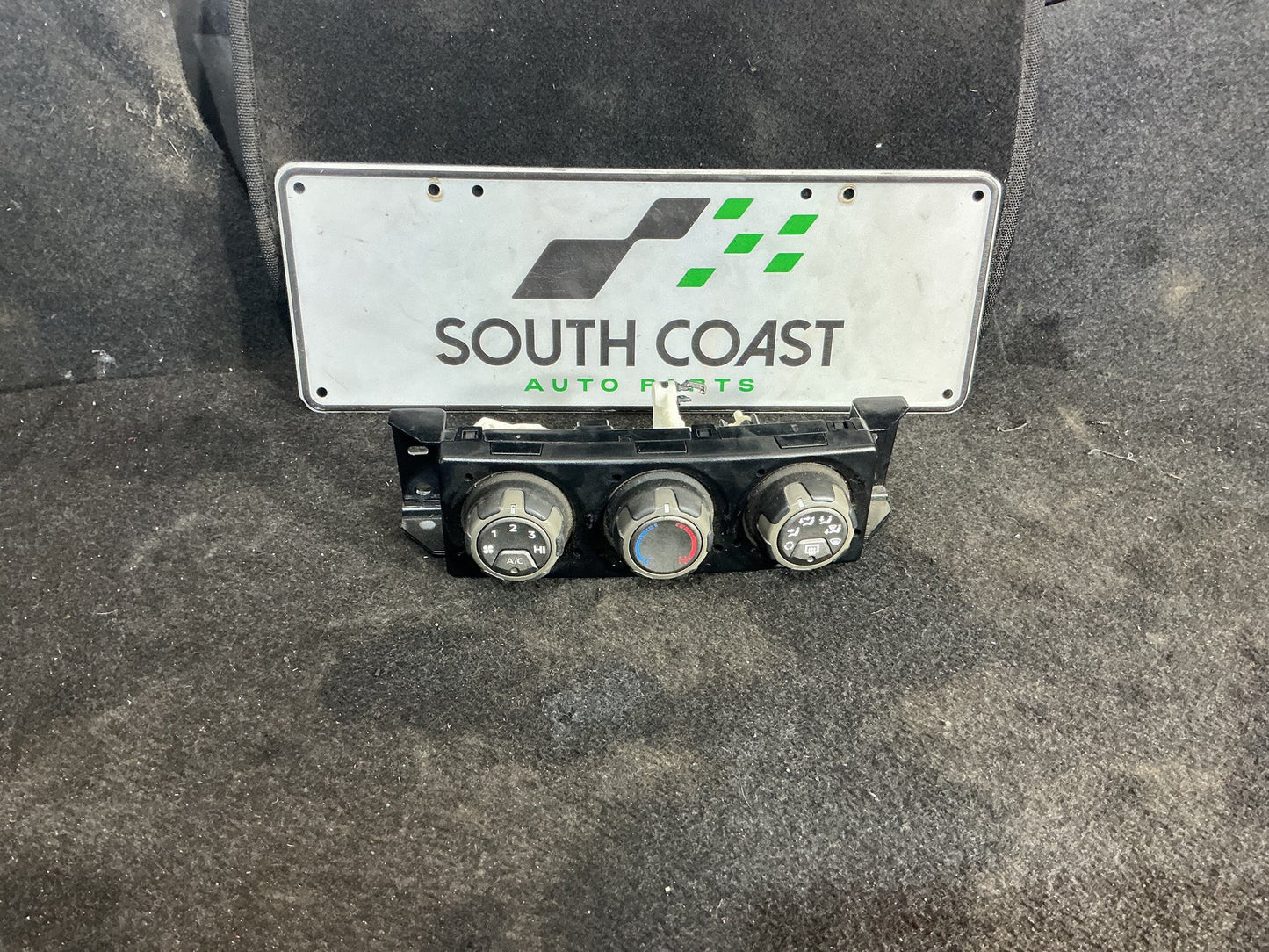2005 Holden Commodore VZ  Heater/AC Controls