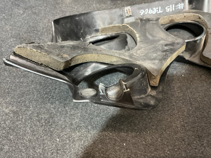 Holden Calais VE 6G1EX55768L940846 Engine Cover