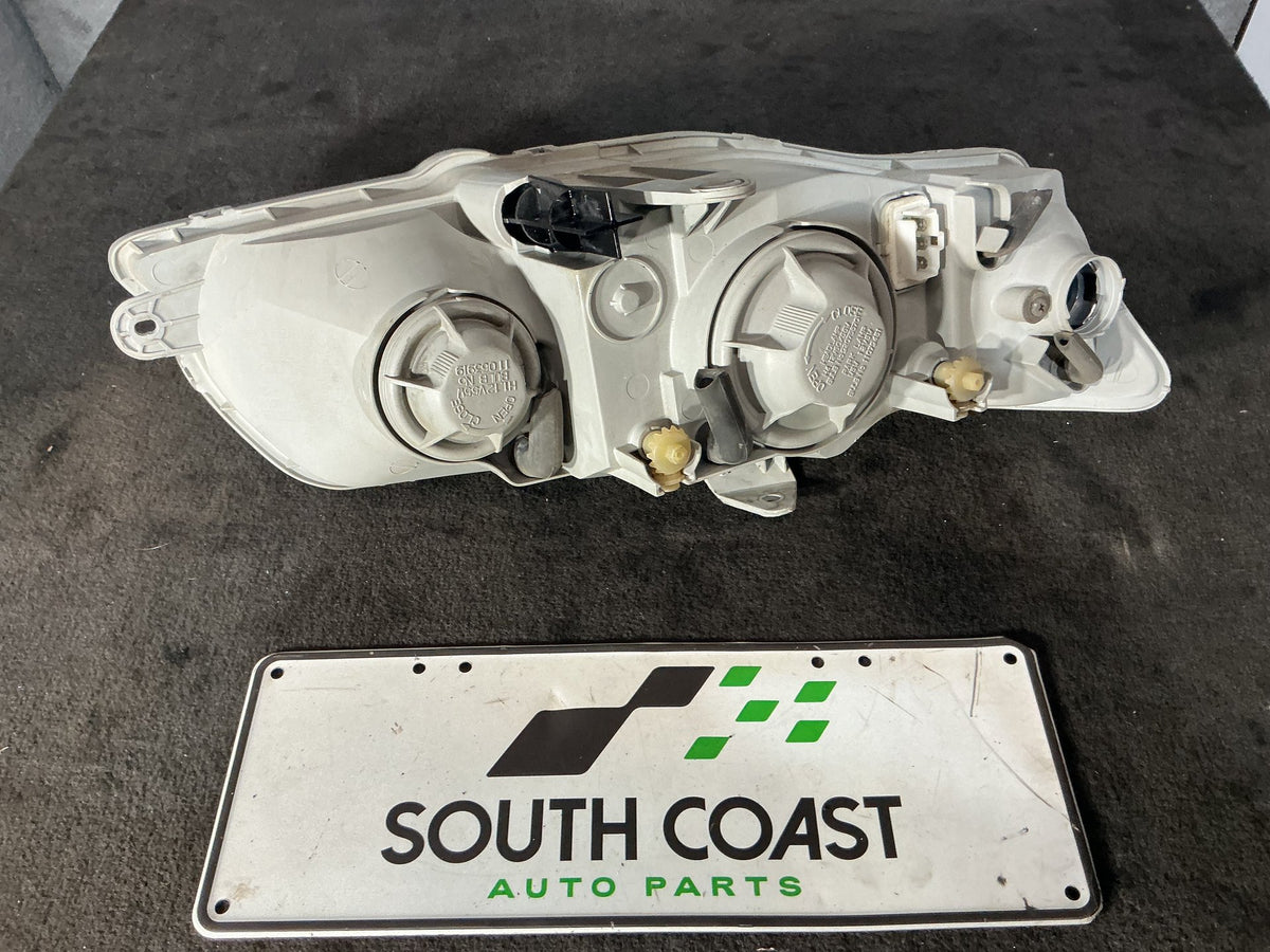 2002-2004 Holden Commodore VY Left Headlight 92083411