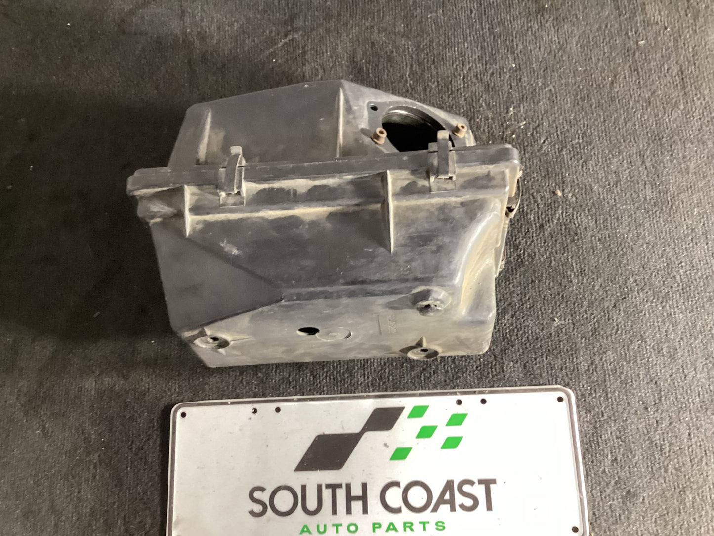1992 Holden Commodore VP  Air Filter Box 92025272